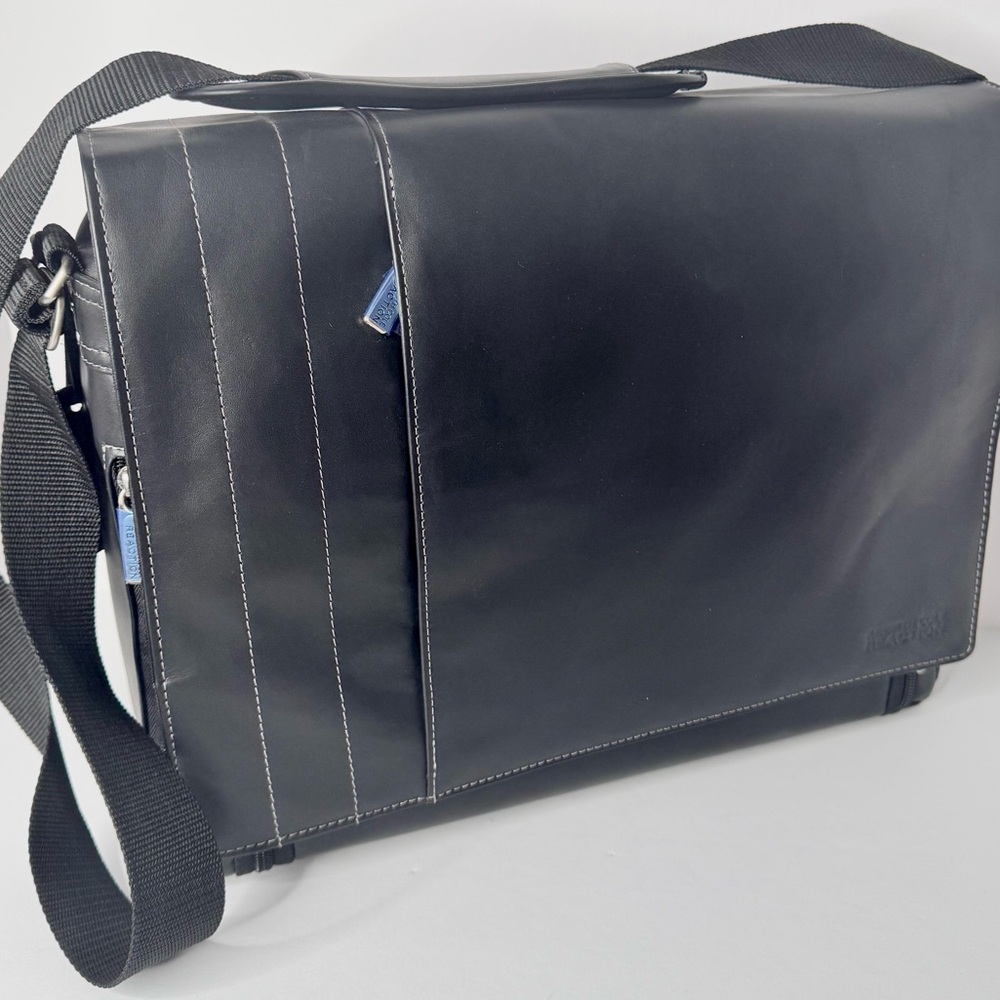 KENNETH COLE Messenger Laptop Travel Bag, Black, BRAND NEW! NEVER BEEN USED!